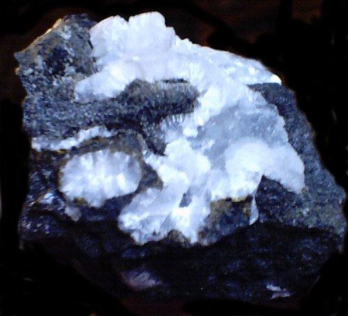 apophyllite.jpg - 45416 Bytes