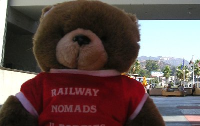 meaniehollywoodsign.jpg - 21695 Bytes