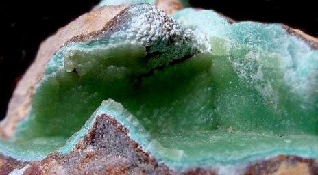 smithsonite3.jpg - 28626 Bytes