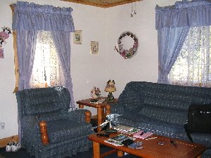 usabearsitting.jpg - 23008 Bytes