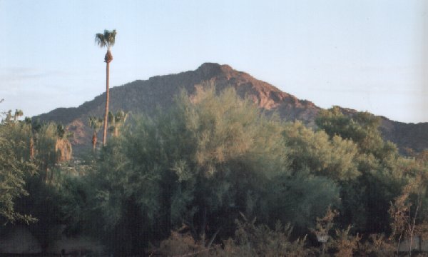 usacamelbackmountain.jpg - 34007 Bytes