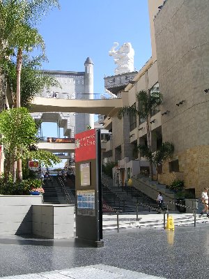 usahollywood.jpg - 41970 Bytes