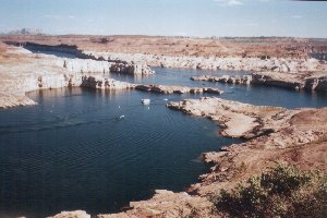 usalakepowellsm.jpg - 18394 Bytes