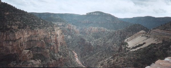usasaltrivercanyon3.jpg - 36261 Bytes