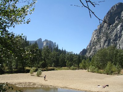usayosbeach2.jpg - 42594 Bytes